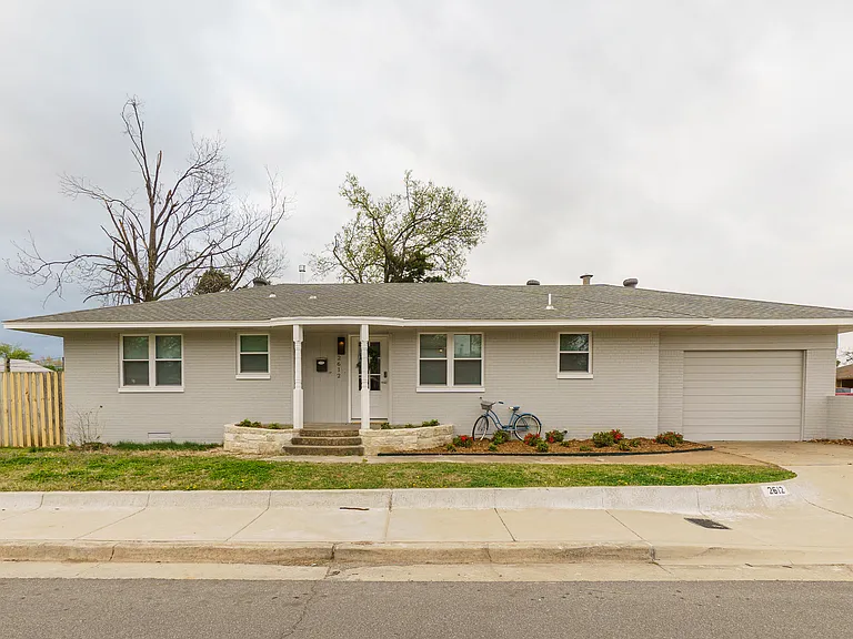 2612 NW 49th St — Photo 2