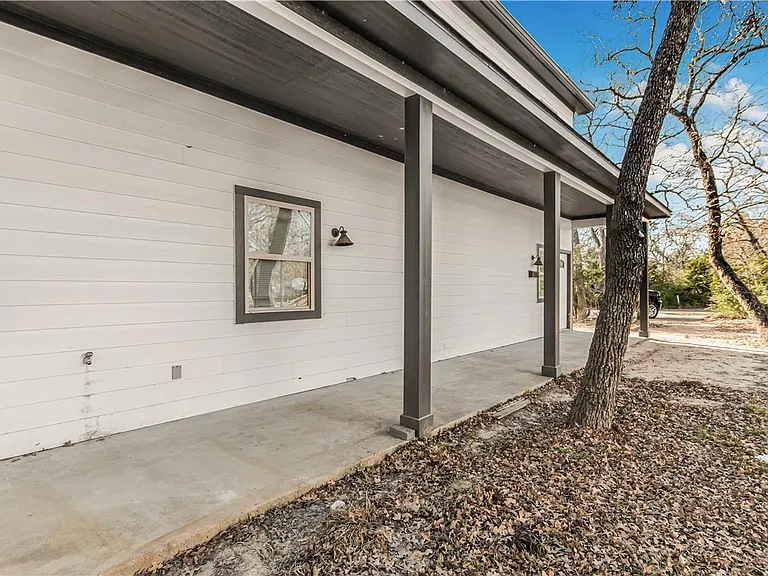 3933 John Sharp Pkwy #A — Photo 2