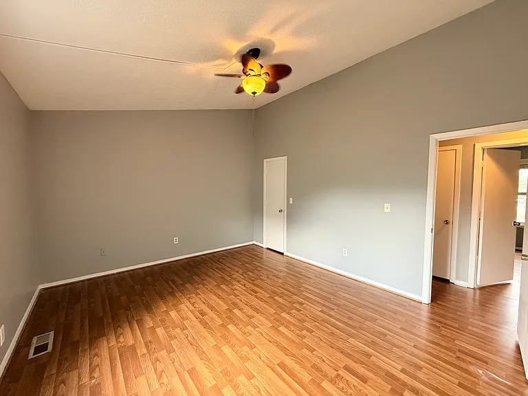 100 Yately Ct — Photo 6