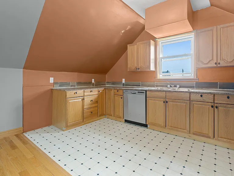 38 Marlborough Ave — Photo 4