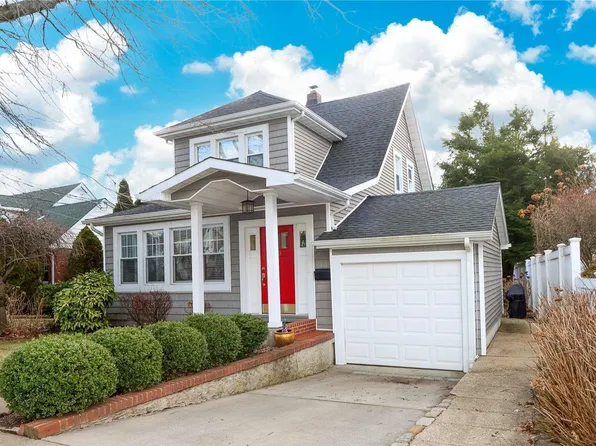 40 Elm Street, Westbury, NY 11590