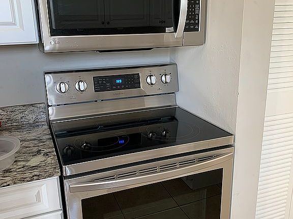 4th image of 1434 SE 23rd St