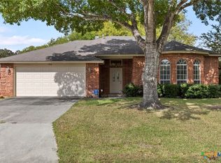 706 E Heritage Dr, Seguin, TX 78155