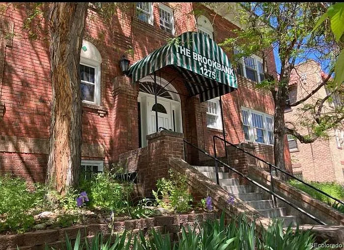 1275 N Clarkson St — Photo 32