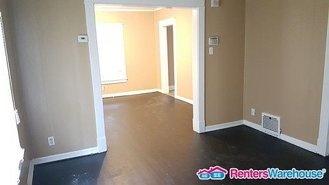 3rd image of 4223 Flora Ave