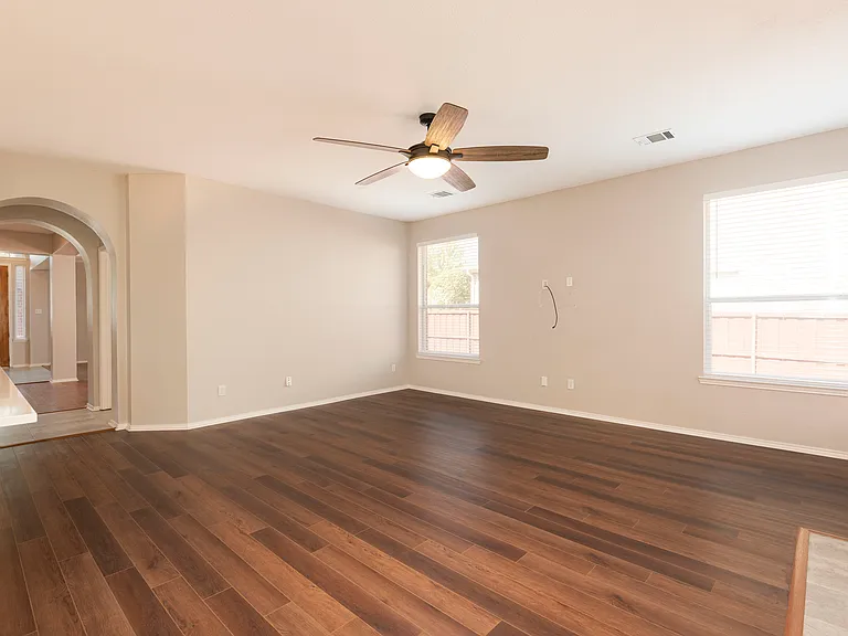 405 Mimosa Dr — Photo 10