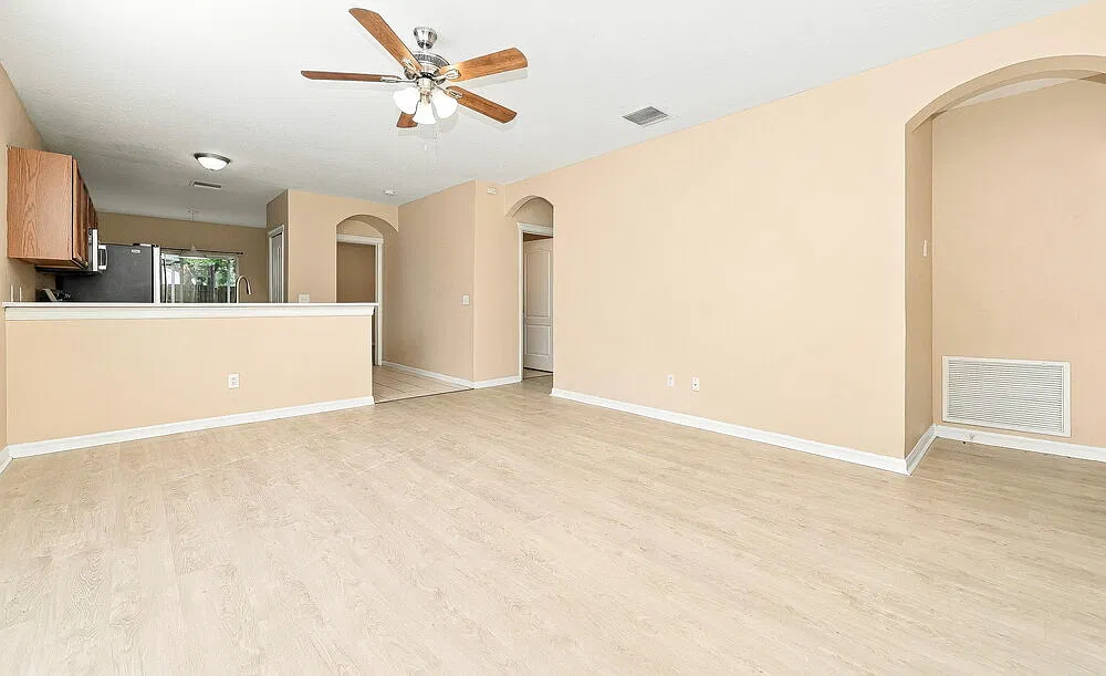 4 bed, 2.0 bath, 1282 sqft, $1,800 — Photo 3