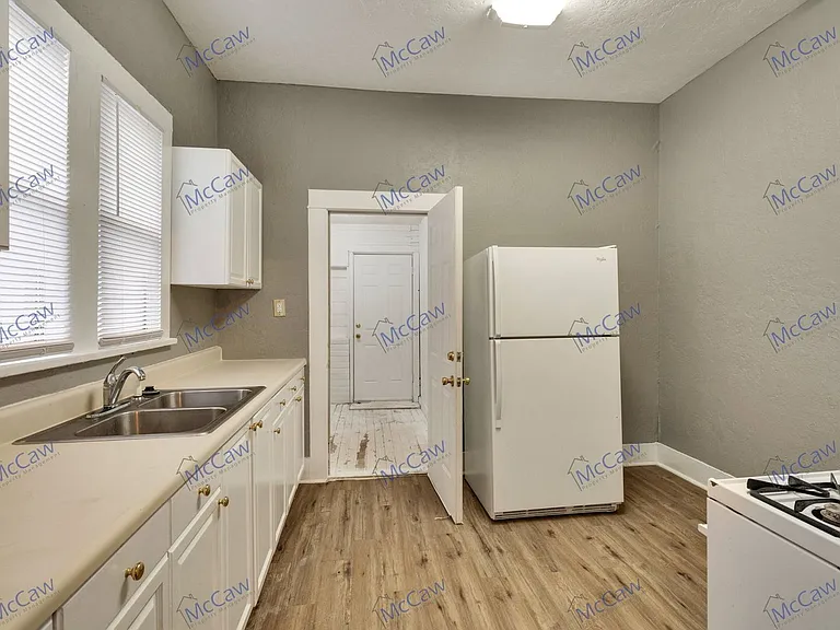 2305 9th St — Photo 7