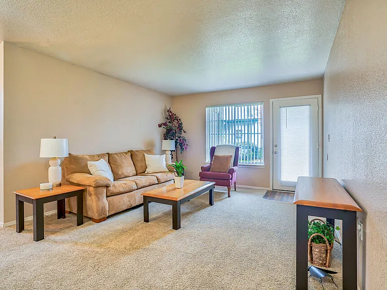 Oak Glen Apartments — Photo 3