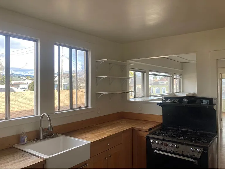 870 55th St #B — Photo 7