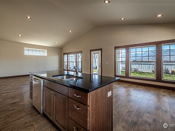 4th image of 2452 NW Columbia Avenue #20