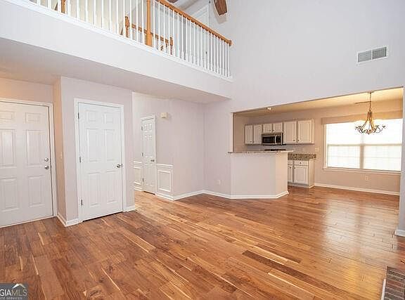 4th image of 10 Greens Ct