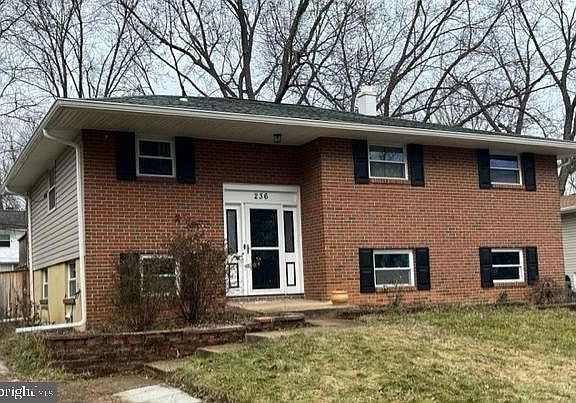 3rd image of 236 Mackintosh Dr