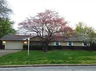 2806 E Imperial Cir, Springfield, MO 65804