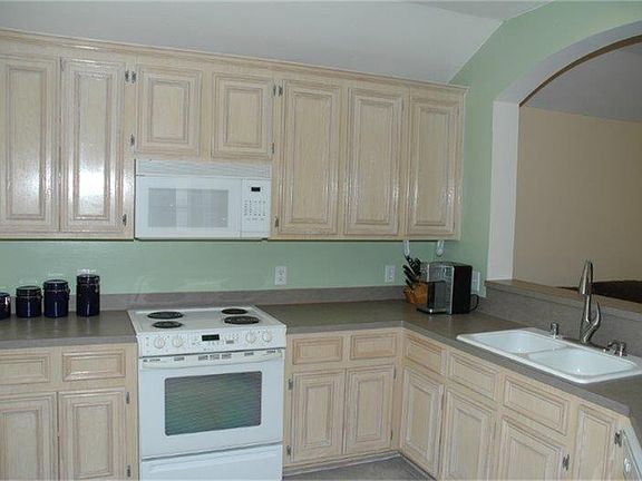 3rd image of 4906 Taylor Lake Ct