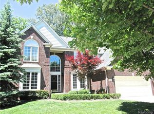 1320 Welland Dr, Rochester, MI 48306