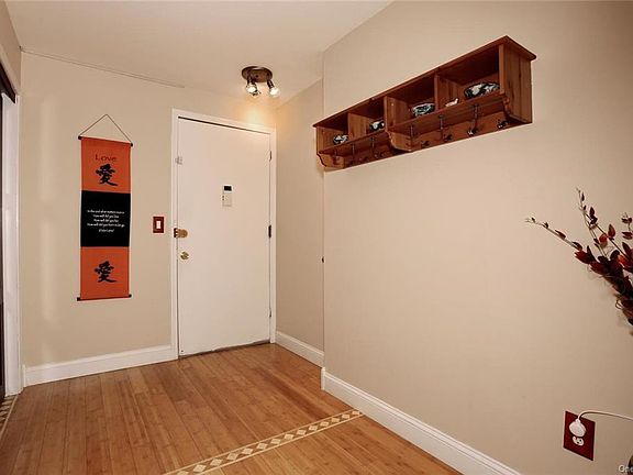 2nd image of 126 Sierra Vista Ln