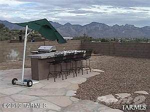 Spacious Backyard w/Built-In BBQ