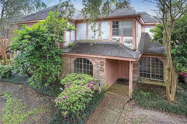 1st image of 10 Heritage Ln #39