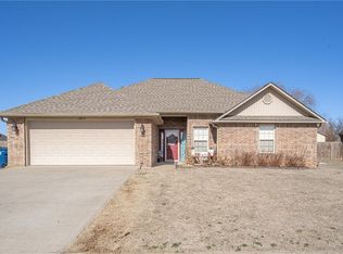 1304 Hickory St, Pea Ridge, AR 72751