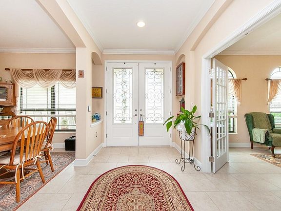 3rd image of 2815 Colewood Ln
