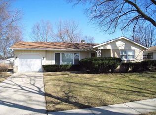 673 Middlebury Ln, Elk Grove Village, IL 60007