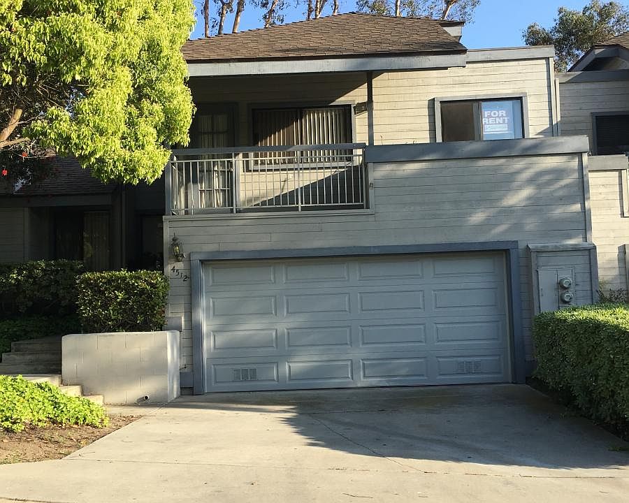 Townhouse has two car garage with lots of built in storage u