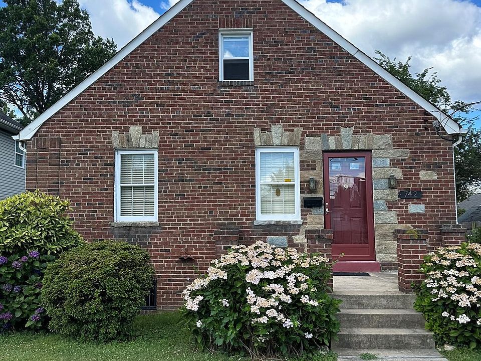 1st image of 742 N George Mason Dr