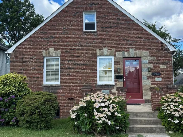 742 N George Mason Dr, Arlington, VA 22203