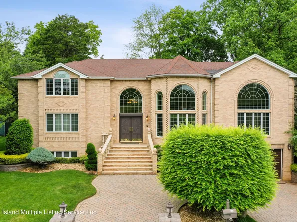 11 Cromwell Cir, Staten Island, NY 10304