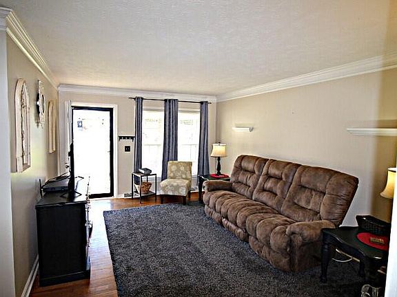 2nd image of 327 Senate Dr