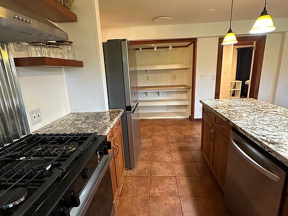 3rd image of 4429A Kulua Makau Pl #3