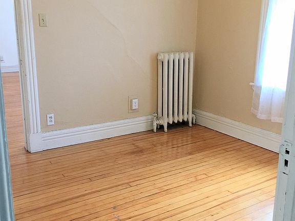 3rd image of 9 Woodlawn Ave #2R