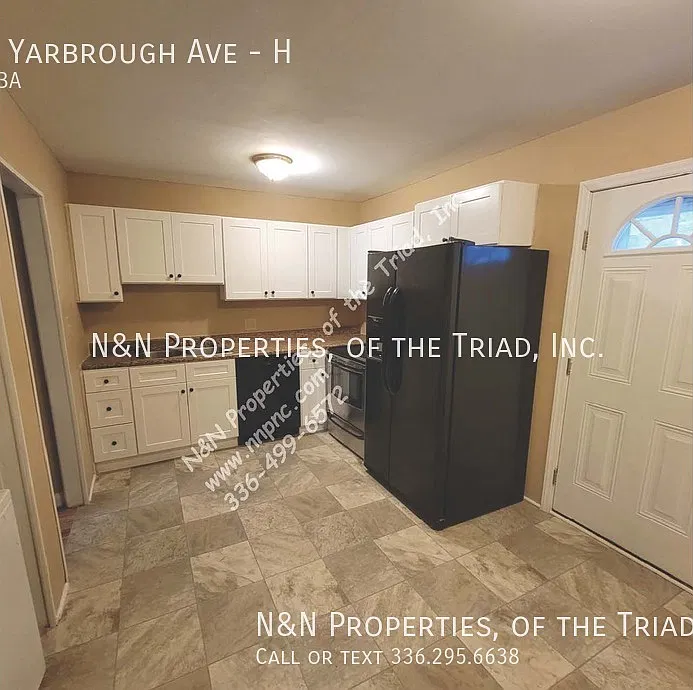 Great Location! 2 Bedroom Townhouse Apartment. — Photo 4
