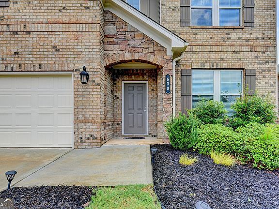 3rd image of 638 Saffron Blvd