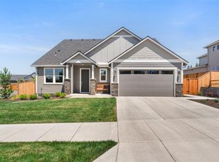 1516 Poppy Ridge Dr, Eagle Point, OR 97524