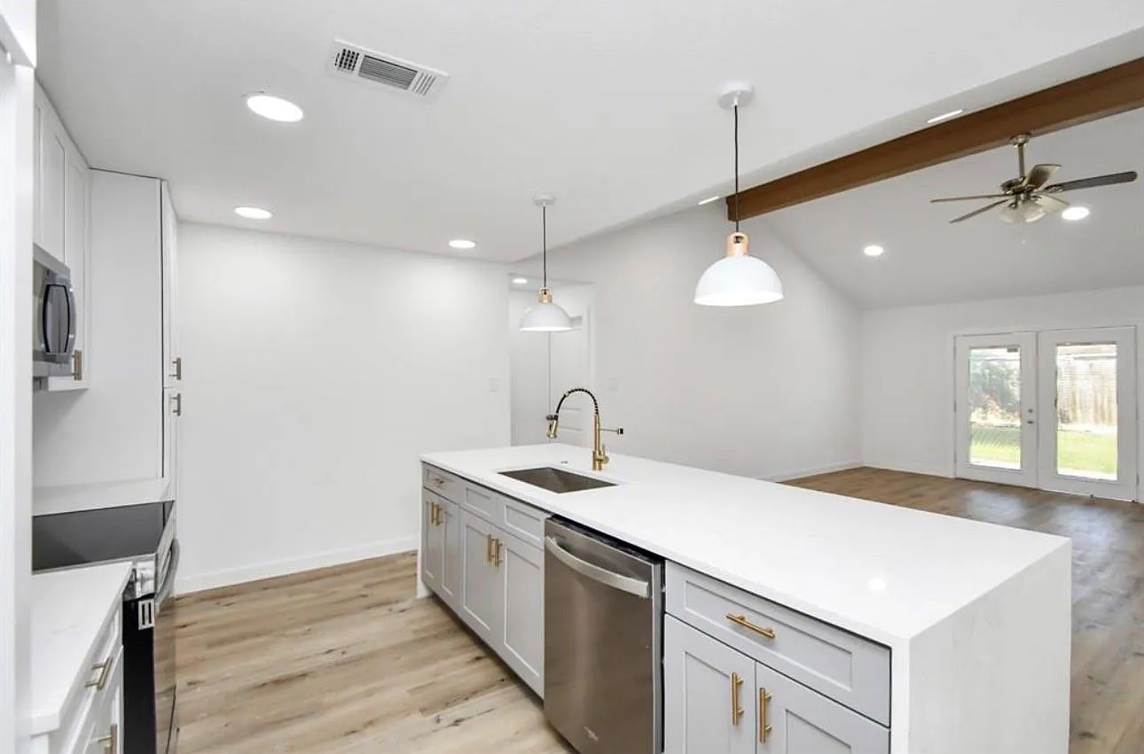 3 bed, 2.0 bath, 1644 sqft, $1,995 — Photo 3