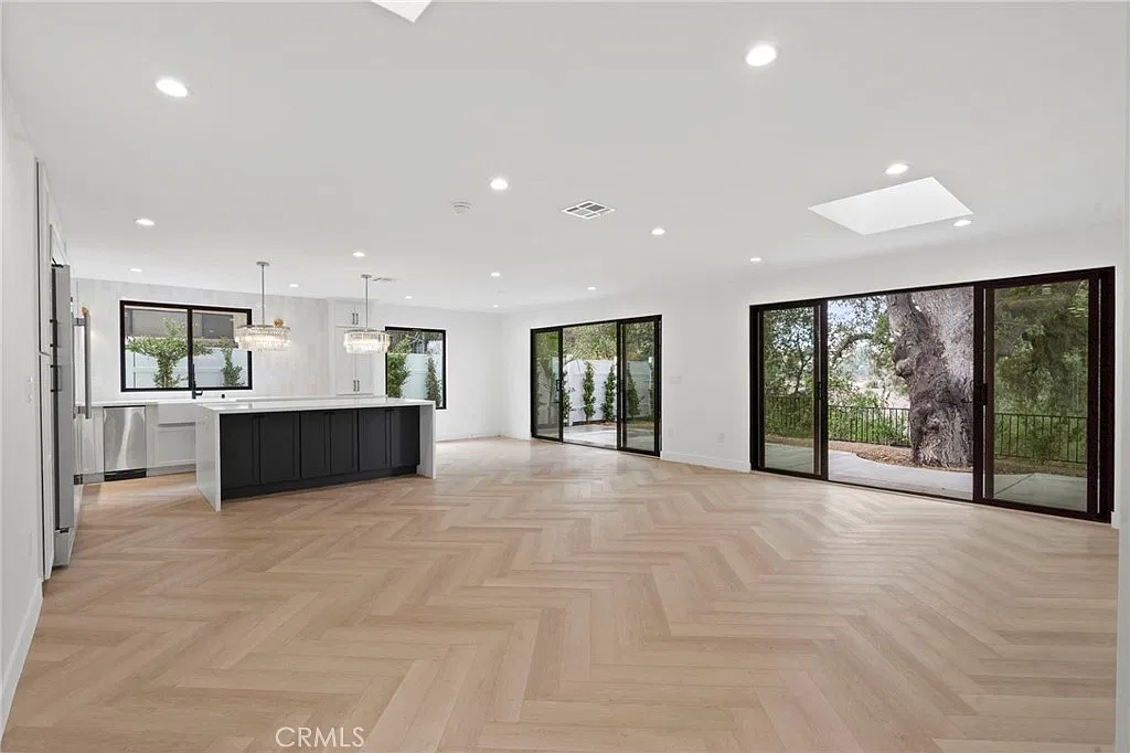 4 bed, 3.5 bath, 2300 sqft, $7,000 — Photo 3
