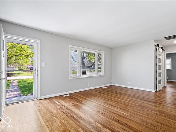 3rd image of 102 Florence Dr