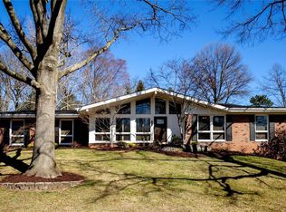 9827 Wild Deer Rd, Saint Louis, MO 63124