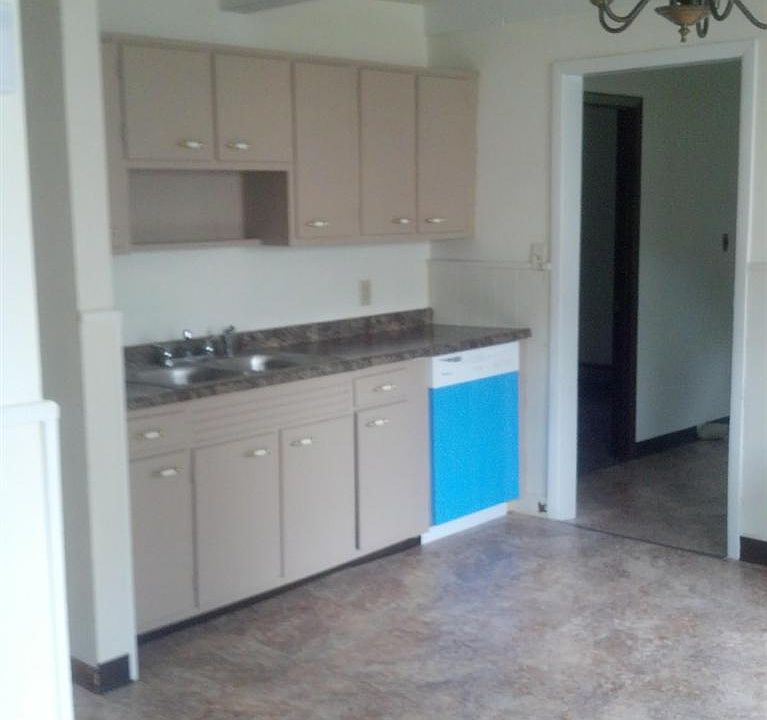 2nd image of 216 Lylburn Rd