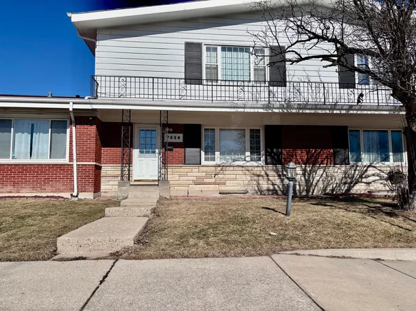 7028 W Greenleaf St, Niles, IL 60714