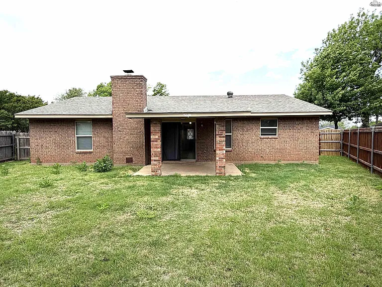 4830 Lovers Ln — Photo 14