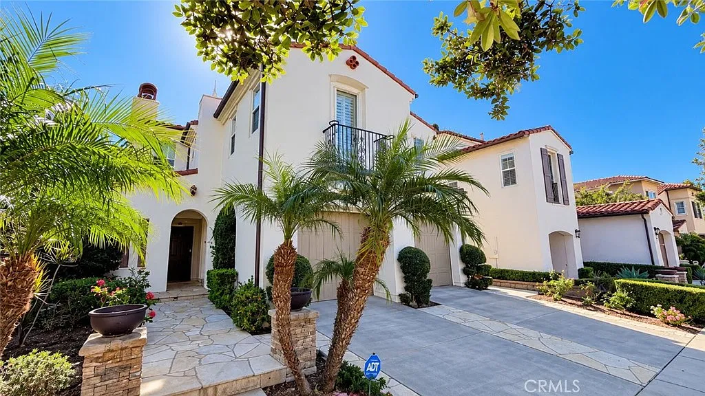 4 bed, 2.5 bath, 2535 sqft, $6,800 — Photo 2