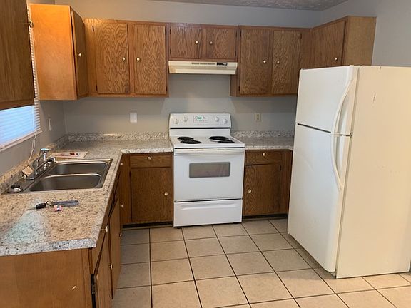 3rd image of 423 Hawkins Ave