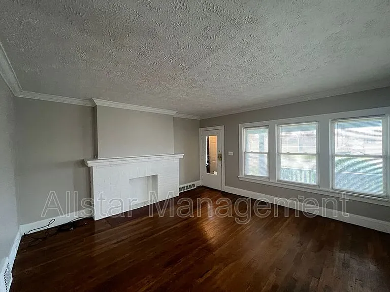 3301 Washington Blvd — Photo 4