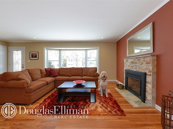 4th image of 39 Morewood Oaks