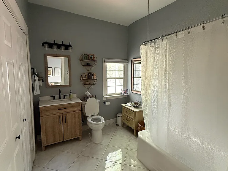 1409 E Gore St — Photo 9