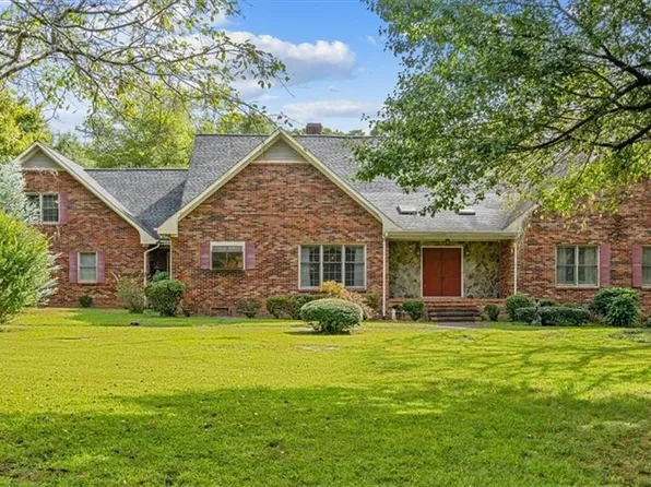 1811 Townsend Forest Ln, Browns Summit, NC 27214