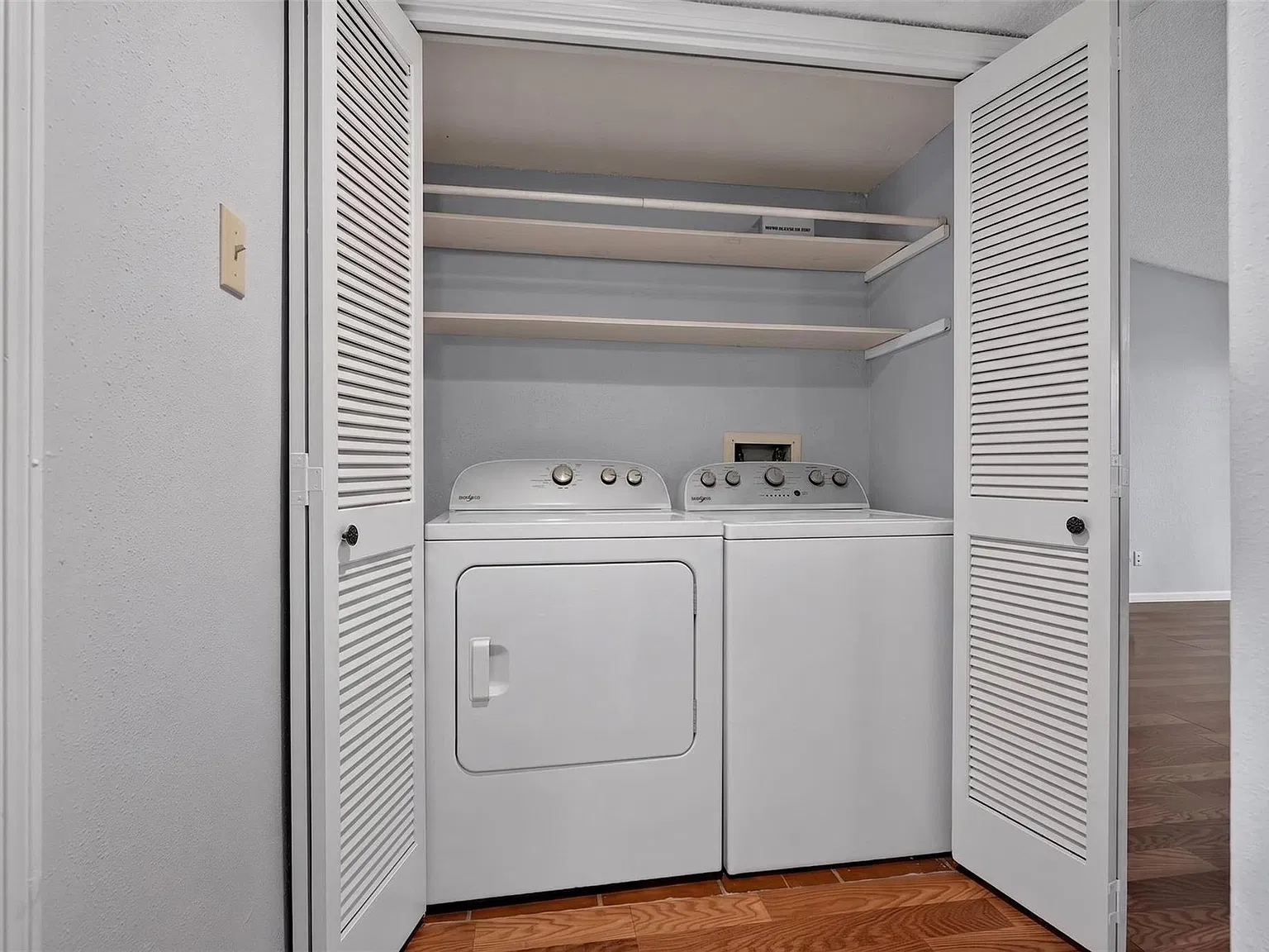 2 bed, 2.0 bath, 978 sqft, $1,345 — Photo 3